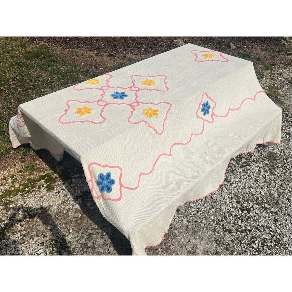 Vintage Chenille Bedspread Full Tufted Bedding Floral Cottagecore MCM